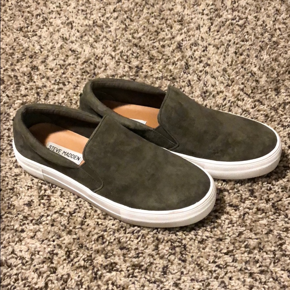 Steve Madden “Gills” platform slip-on sneakers
